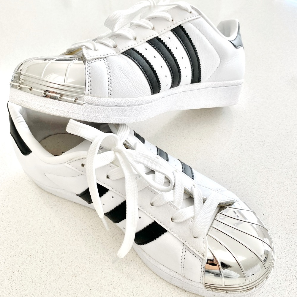 *like new* Adidas Superstar Metal Cap Sneakers sz7